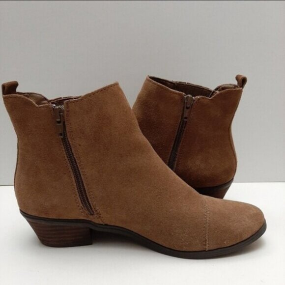 G. H. BASS Chance Genuine Suede Ankle Boots Low Heel Side Zippers Tan Brown Sz 8 - Picture 12 of 16